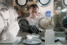 Glovebox boite à gants nuclear reprocessing laboratories